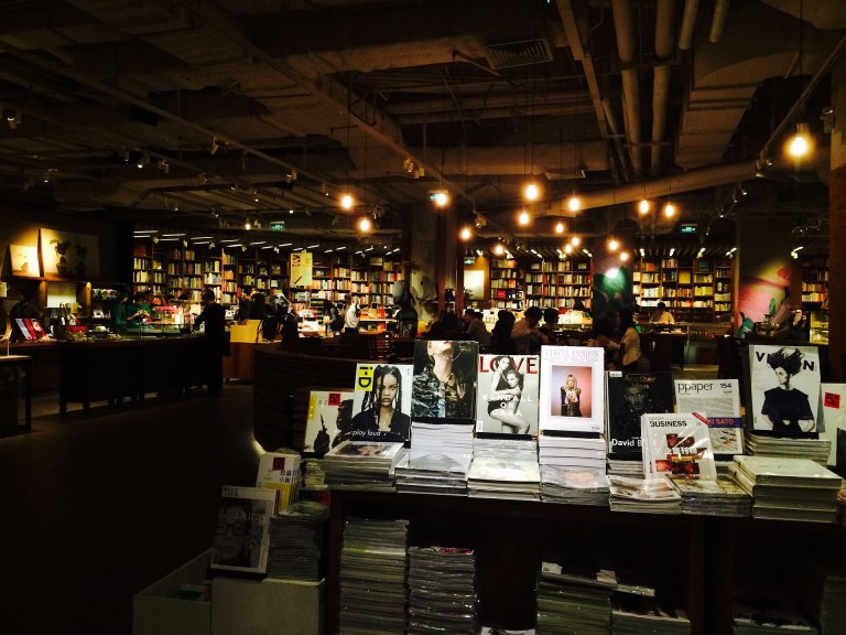 bookstore-893293_1920